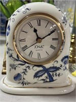 Blue / white clock