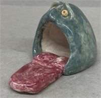 Pottery frog head