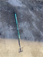 GREEN HANDLE IMPLEMENT