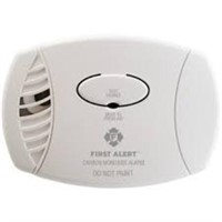First Alert® Dual-power Carbon Monoxide Plug-in