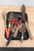 Assorted gardening tools tray lot