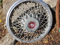 Oldsmobile hub cap (1), spokes,