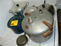 LARGE PRESSURE COOKER, SMALL LODGE CAST IRON FRY