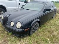 BLACK 2001 JAGUAR HAS KEYS