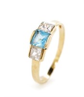 Cubic zirconia and 9ct yellow gold ring