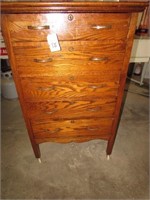 Antique Chest of Drawers - On Casters, No Key