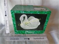 New Potpourri Swan Decor
