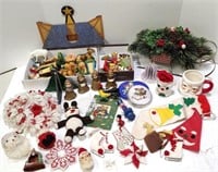 Vtg Christmas Ornaments & Décor
