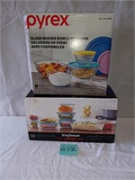Pyrex Bowls / Storage