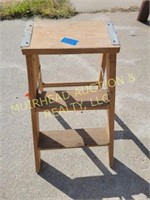 WOODEN STEP STOOL