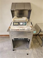 BKI heating table with scales