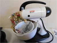 Sunbeam electric countertop mixer with 2 white