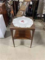 Glass top End table 20x20x28