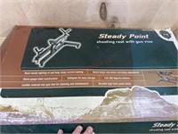 Steady point shooting rest with gun vise