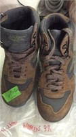 HIGHTECH HIKING BOOTS SIZE 8.5