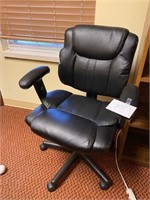 black vinyl office chair like new cond