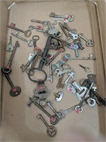 Lot of various vintage keys Skeleton etc