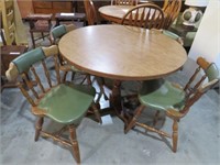 ROUND PEDESTAL DINNETTE TABLE W/4 CHAIRS