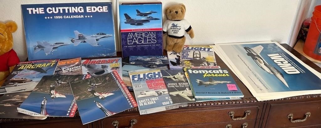 W - MIXED LOT OF MILITARY AIRCRAFT PUBLICATIONS