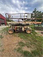 JLG  33 RTS Sizzor lift Works and runs great