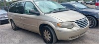 2005 Chrysler Town and Country Limited runs/moves