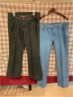 2 Pairs of Pants Size 10 Short, Sonoma