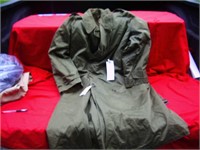 U157- CANADIAN  ARMY   HEAVY COTTON OVERCOAT