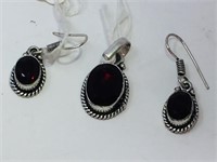 Garnet & .925 silver pendant & earrings