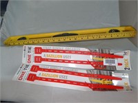 24" Plastic Level / 2 Sets of One - Tie