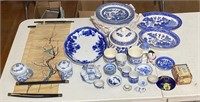 Lot of Blue Asian China Flow Blue teacups