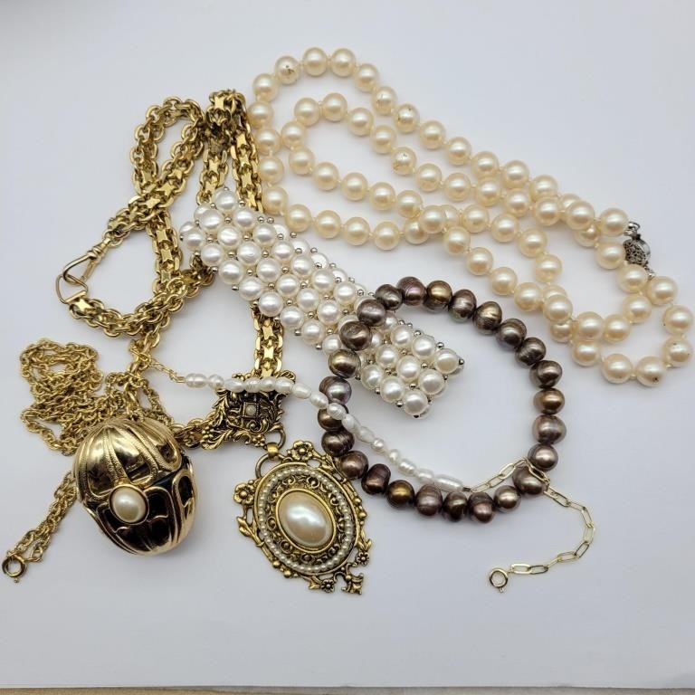 COSTUME JEWELRY: PEARLS & GOLD TONE 
PERFUME