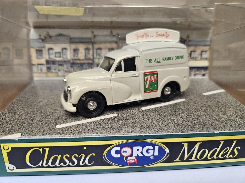 CLASSIC CORGI MODEL D957 MORRIS 1000 VAN