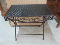 METAL AND RATAN FOLDING TABLE WITH ROSE PATTERN