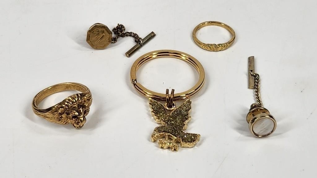 ASSORTED LOT OF GOLD TONE JEWELRY