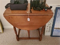 Nice Drop Leaf  End Table