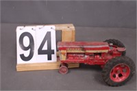 Vintage Farmall 560 Tractor (Needs Steering -
