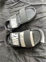 Nike sz 9 sandal NEW