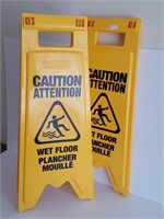 wet floor signs like new