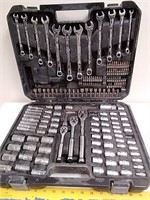 Tool kit with ratchets/ sockets/wrenches