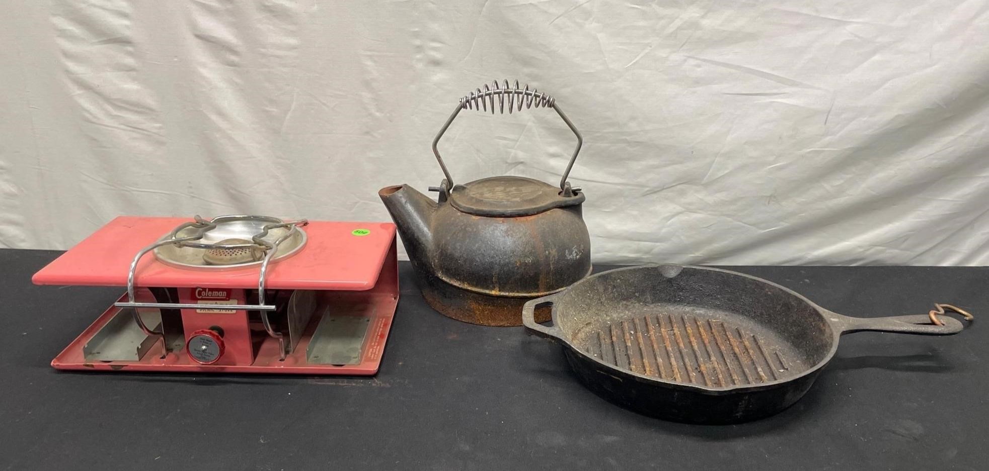 Cast Iron Skillet, Kettle & Picnic Stove