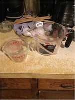 Glass Pyrex & plastic OXO measuring cups