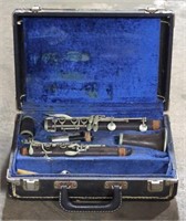 (DD) Tualdo Clarinet w/ Case. Wooden