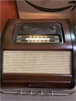 Vintage Philco Radio & Record Player