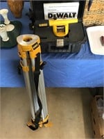 Desalt Builders Level with Tripod Case and