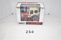 Ertl Farmall 1066 Cab Tractor Dealer Edition NIB