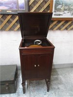 VICTOR VICTROLA PHONOGRAPH CONSOLETTE