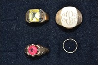 Four 10kt gold rings, 10.5dwt