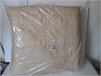 NEVER USED THROW STYLE COMFORTER SIZE TWIN