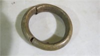 EARLY ANTIQUE BRASS RING W/KNIFE BLADES, 3.5" DIAM