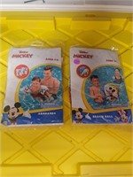 Mickey arm bands & ball